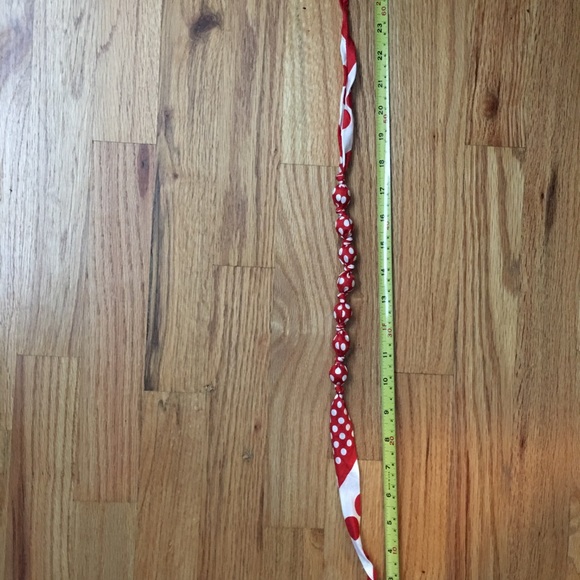 Tie necklace; red and white. - Picture 2 of 2